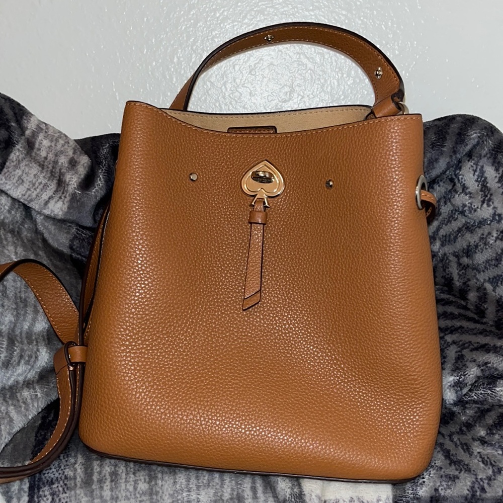 Small little cute purse. I don’t use this one very often. It’s in good condition